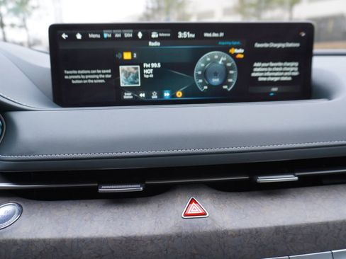 Used 2023 Genesis G80 image 16