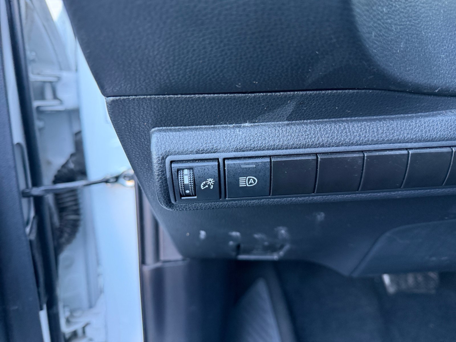 Used 2023 Toyota Corolla LE FWD image 33