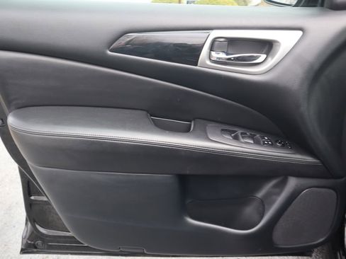 Used 2020 Nissan Pathfinder S image 14