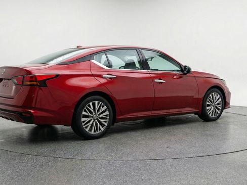 Used 2025 Nissan Altima 2.5 SV image 9