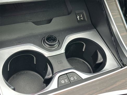 Used 2025 BMW X7 xDrive40i w/ Executive Package image 27