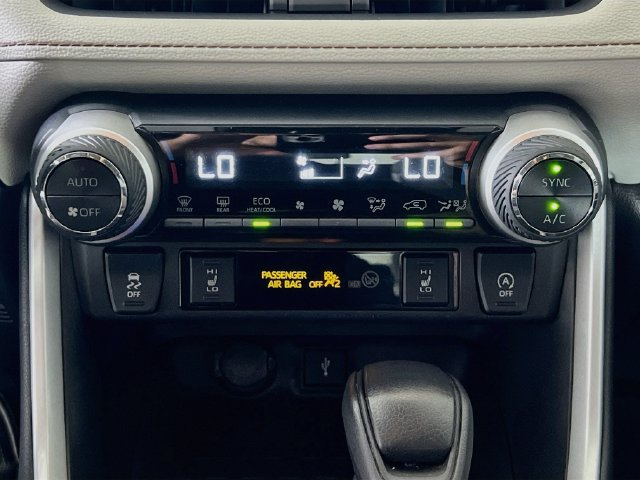Used 2021 Toyota RAV4 XLE w/ Convenience Package AWD/4WD image 11