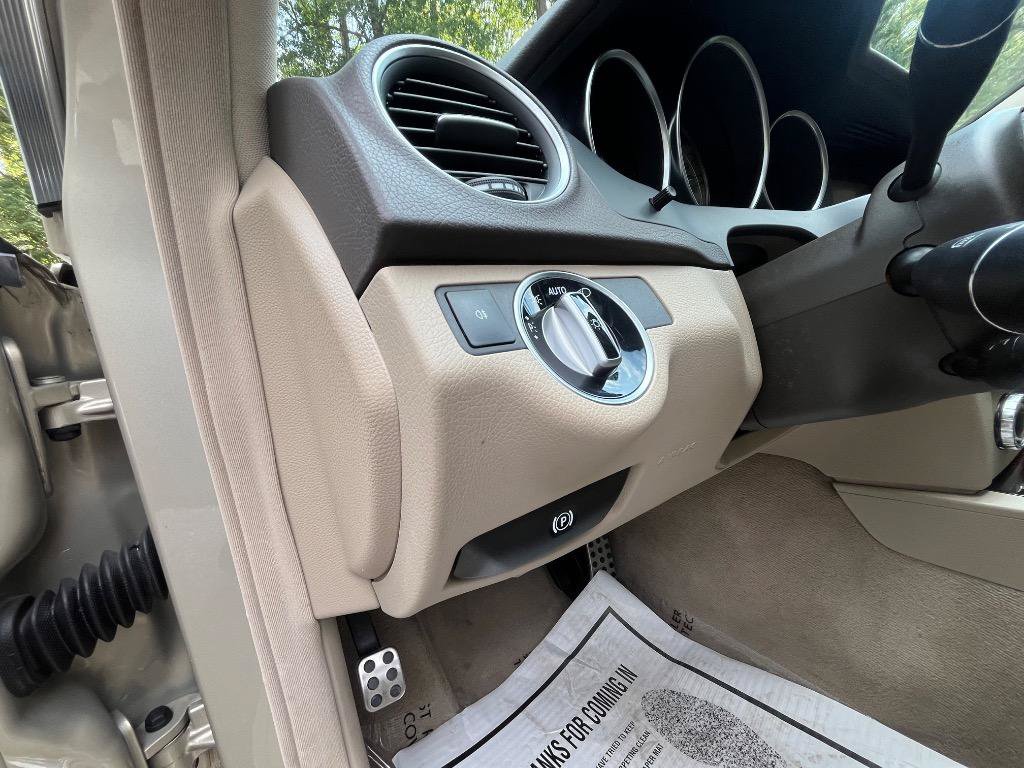 Used 2012 Mercedes-Benz C 300 4MATIC Sedan image 14