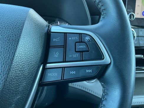 Used 2023 Toyota Highlander LE image 20