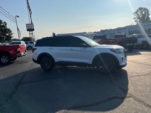 Used 2025 Ford Explorer ST AWD/4WD image 2