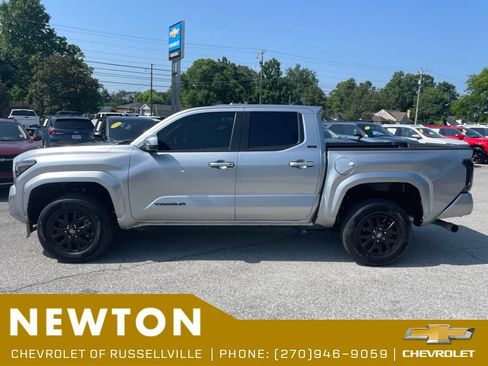 Used 2025 Toyota Tacoma SR5 RWD image 36