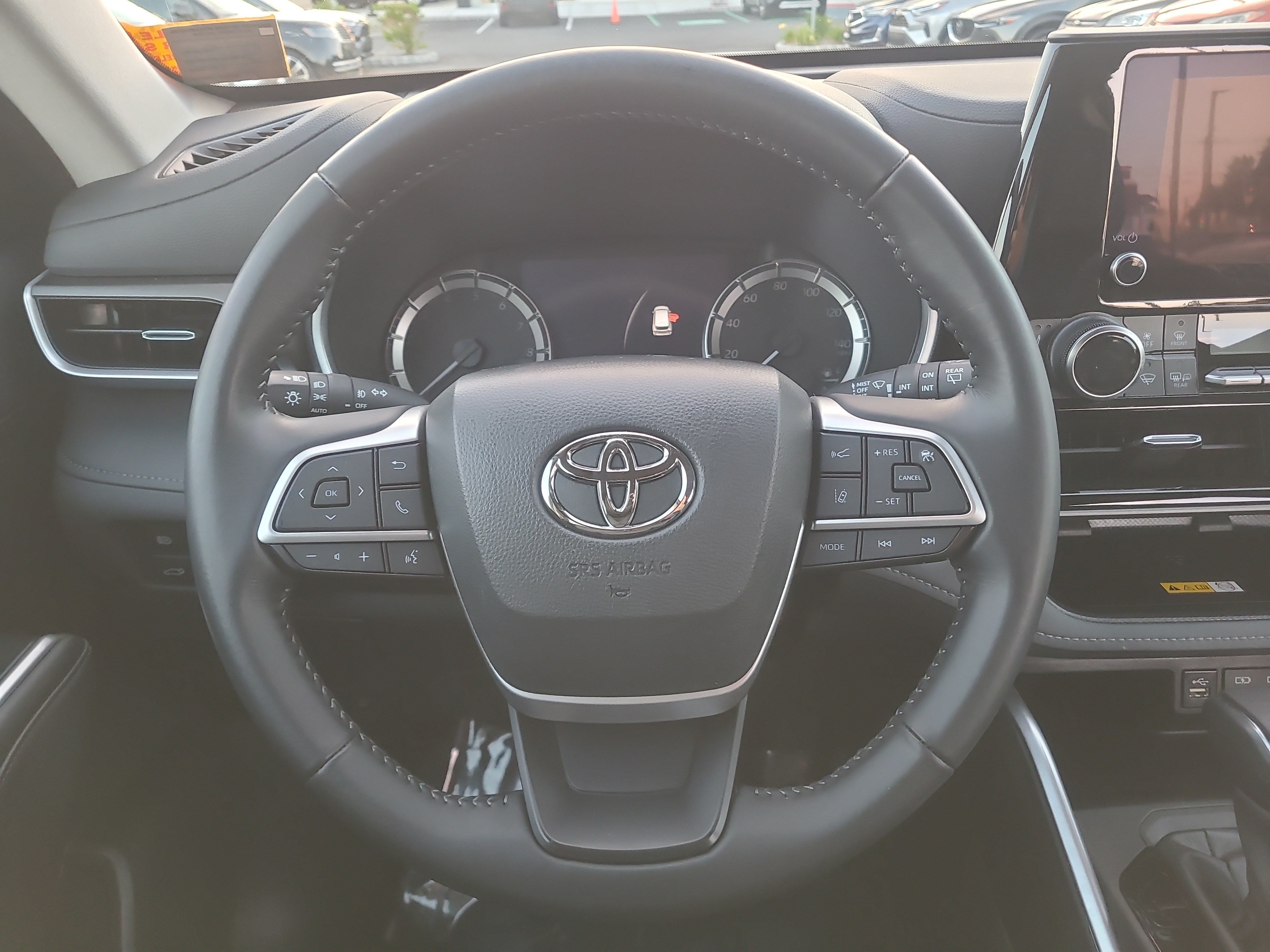 Used 2023 Toyota Highlander XLE AWD/4WD image 22