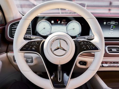 Used 2026 Mercedes-Benz Maybach GLS 600 4MATIC image 63