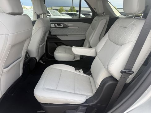Used 2025 Ford Explorer Platinum w/ LUX Leather Package AWD/4WD image 3