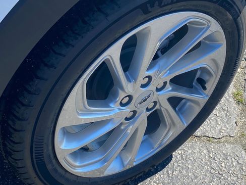 New 2027 Chevrolet Bolt LT w/ Comfort Package FWD image 18