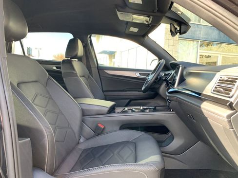 Used 2025 Volkswagen Atlas Cross Sport SE image 36