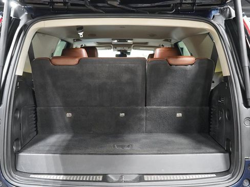 Used 2020 Cadillac Escalade Premium Luxury RWD image 17