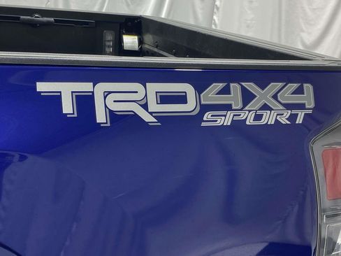 Used 2022 Toyota Tacoma TRD Sport w/ Technology Package AWD/4WD image 8