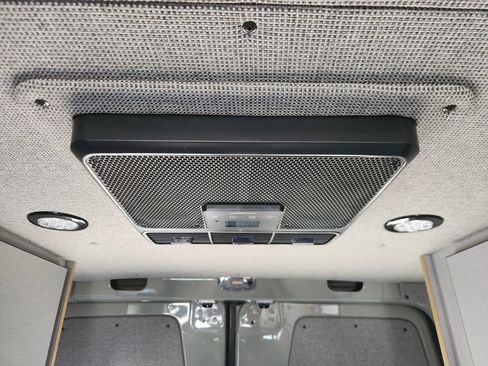 Used 2024 Mercedes-Benz Sprinter 2500 image 11