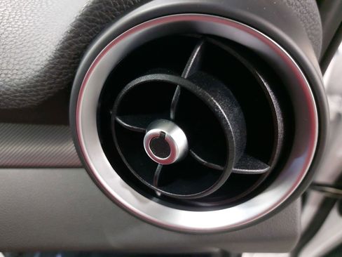 New 2025 Alfa Romeo Giulia w/ Veloce Package AWD image 13