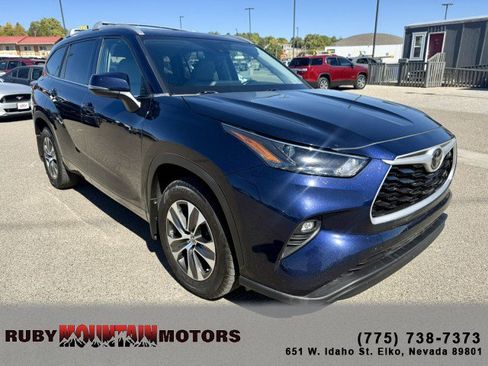 Used 2022 Toyota Highlander XLE image 1