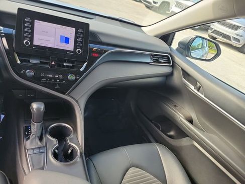 Used 2024 Toyota Camry SE image 16