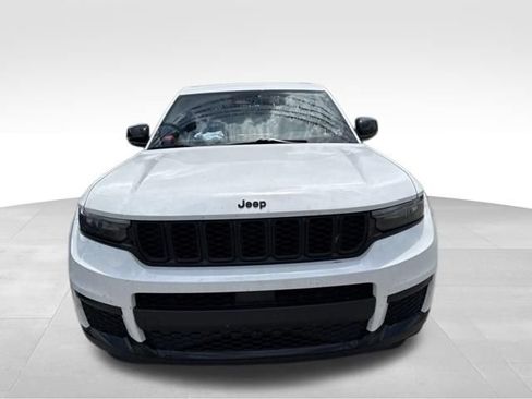 Used 2023 Jeep Grand Cherokee L Laredo AWD/4WD image 2