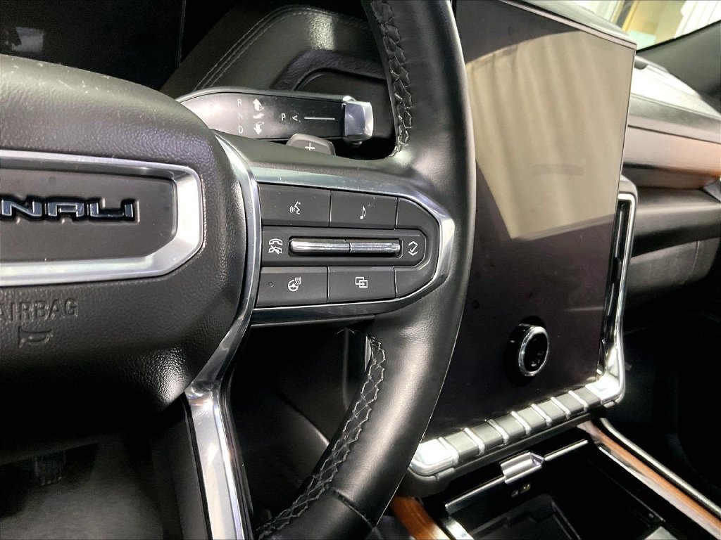 Used 2025 GMC Yukon Denali AWD/4WD image 24