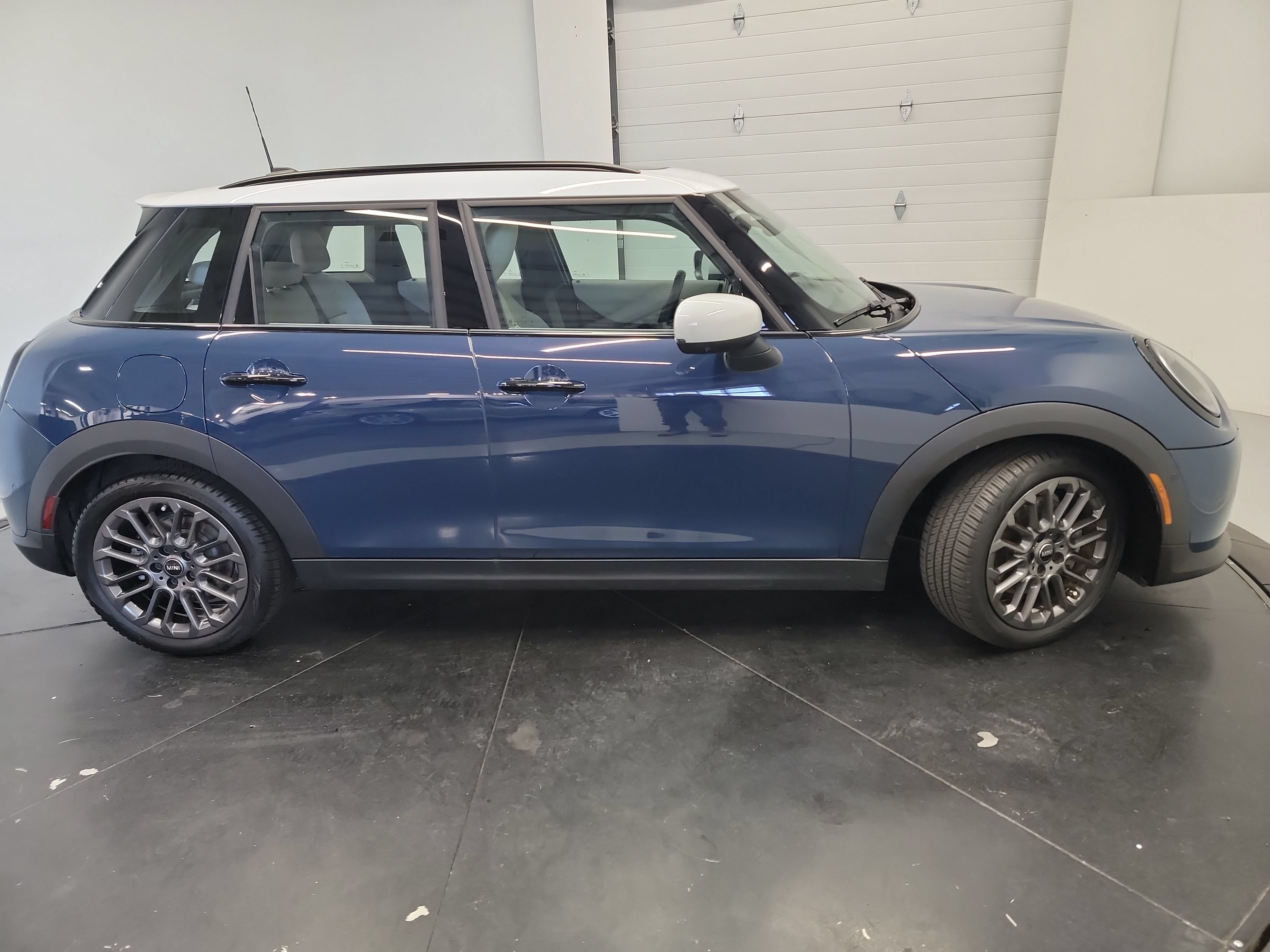 Used 2025 MINI Cooper S FWD image 11