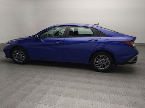 Used 2024 Hyundai Elantra SEL FWD image 3