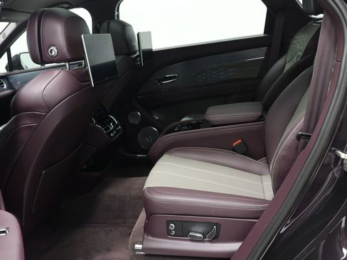 Used 2023 Bentley Bentayga Extended Wheelbase image 52