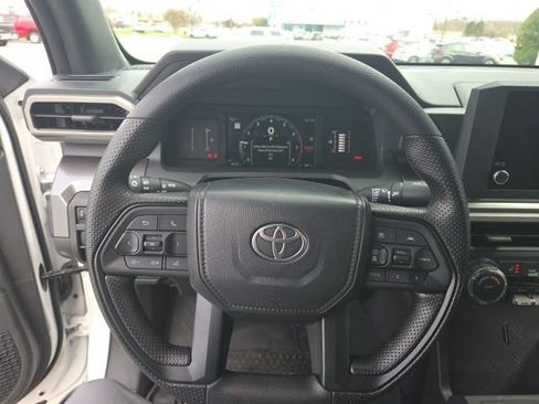 Used 2025 Toyota Tacoma SR5 AWD/4WD image 17