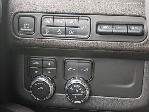 Used 2022 GMC Yukon Denali image 33