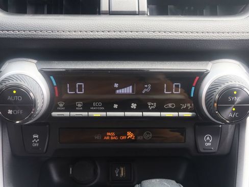 Used 2025 Toyota RAV4 XLE AWD/4WD image 23