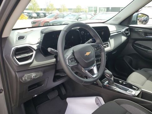Used 2024 Chevrolet TrailBlazer LT w/ Convenience Package AWD/4WD image 7