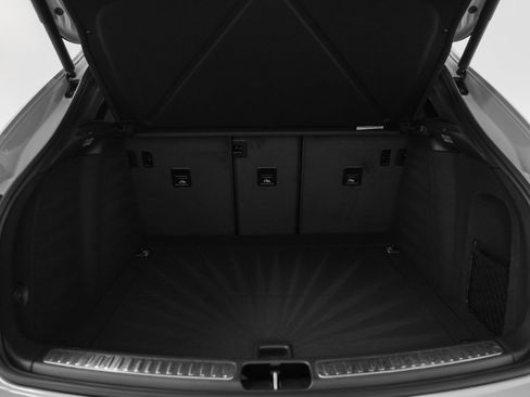 Certified 2026 Porsche Macan AWD/4WD image 17