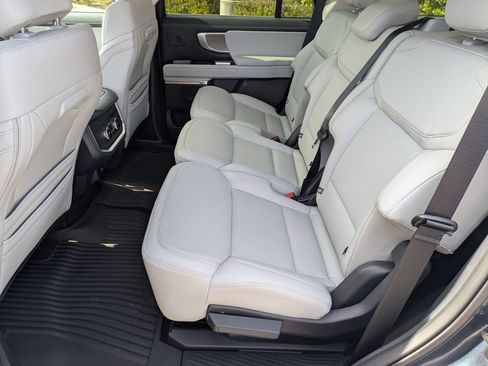 Certified 2025 Ford Expedition Platinum w/ Driver's Package image 32