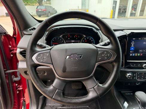 Used 2023 Chevrolet Traverse LT FWD image 13