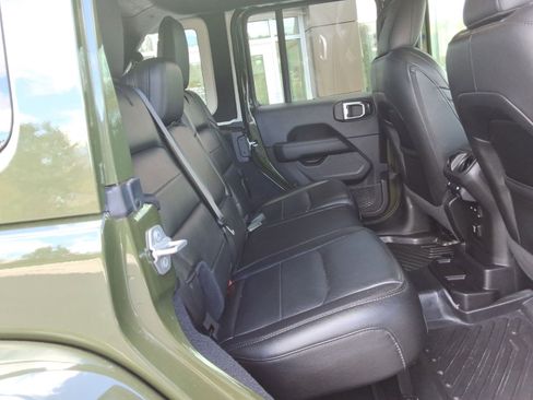 Used 2021 Jeep Wrangler Unlimited Sahara image 32