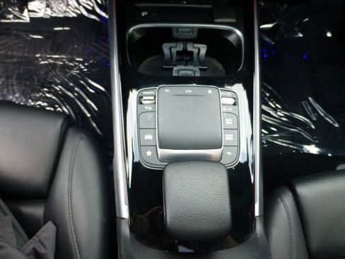 Used 2021 Mercedes-Benz GLB 250 4MATIC image 12