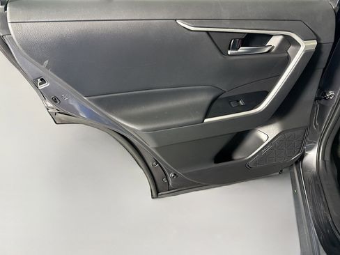 Used 2021 Toyota RAV4 XLE w/ Convenience Package FWD image 26