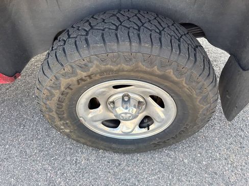 Used 1997 Dodge Ram 1500 Truck 4x4 Club Cab image 17