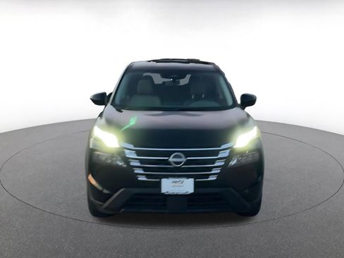 Used 2025 Nissan Rogue SV image 3