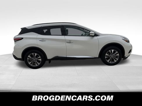 Used 2018 Nissan Murano SV image 2