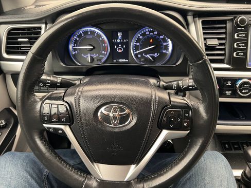 Used 2014 Toyota Highlander XLE AWD/4WD image 34
