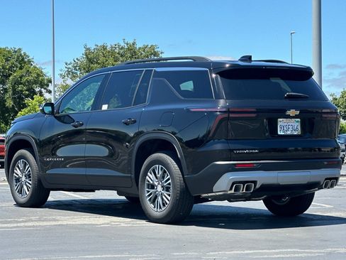 Used 2026 Chevrolet Traverse LT w/ LPO, Floor Liner Package FWD image 6