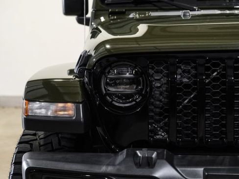 Used 2023 Jeep Gladiator Sport AWD/4WD image 3