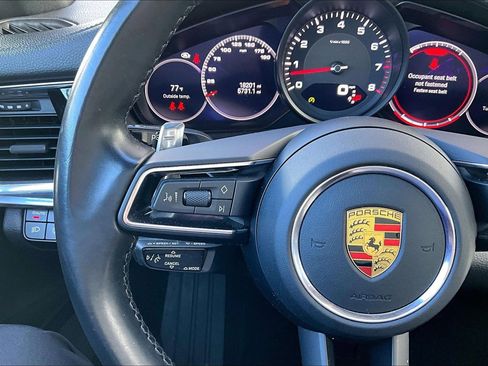 Used 2022 Porsche Panamera image 18