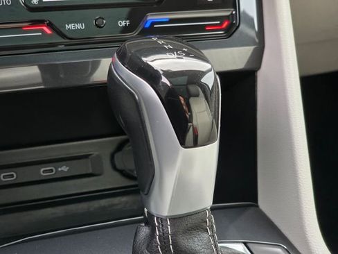 Used 2022 Volkswagen Tiguan SE image 30