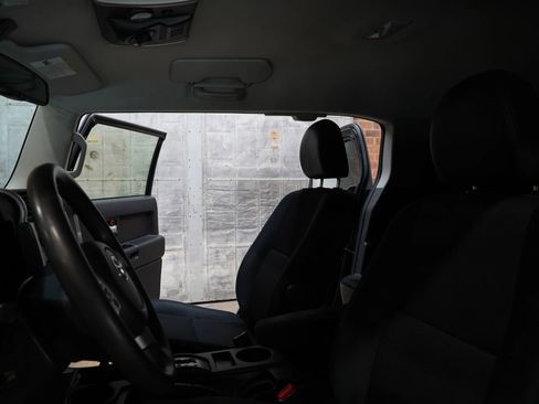 Used 2013 Toyota FJ Cruiser 4WD w/ Convenience Pkg image 41