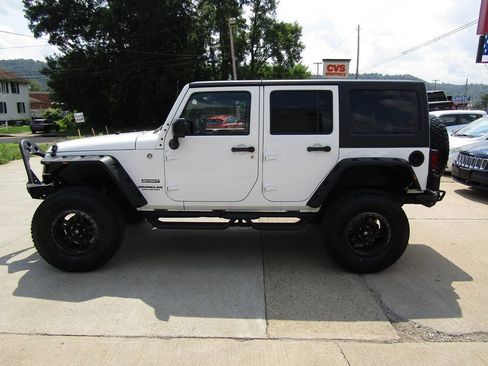Used 2014 Jeep Wrangler Unlimited Sport w/ Quick Order Package 23S AWD/4WD image 3