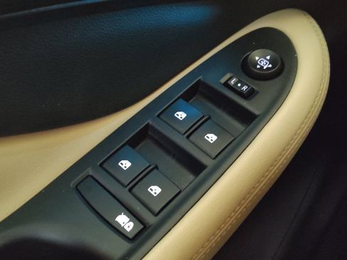 Used 2017 Buick Envision Essence FWD image 27
