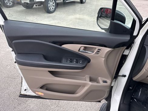 Used 2016 Honda Pilot Elite image 11