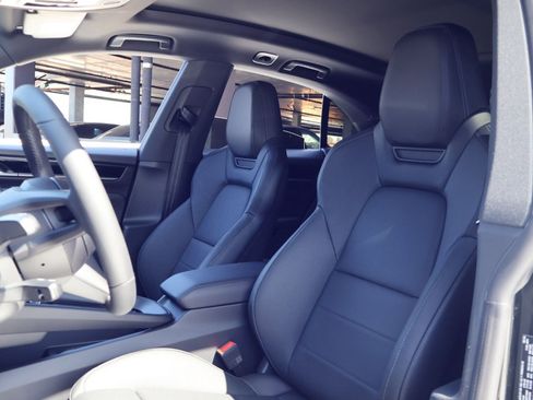 New 2026 Porsche Macan Electric RWD image 5