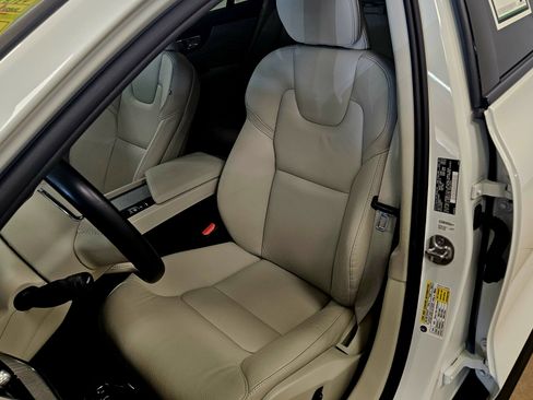 Used 2023 Volvo V60 B5 Cross Country Plus w/ Climate Package image 38